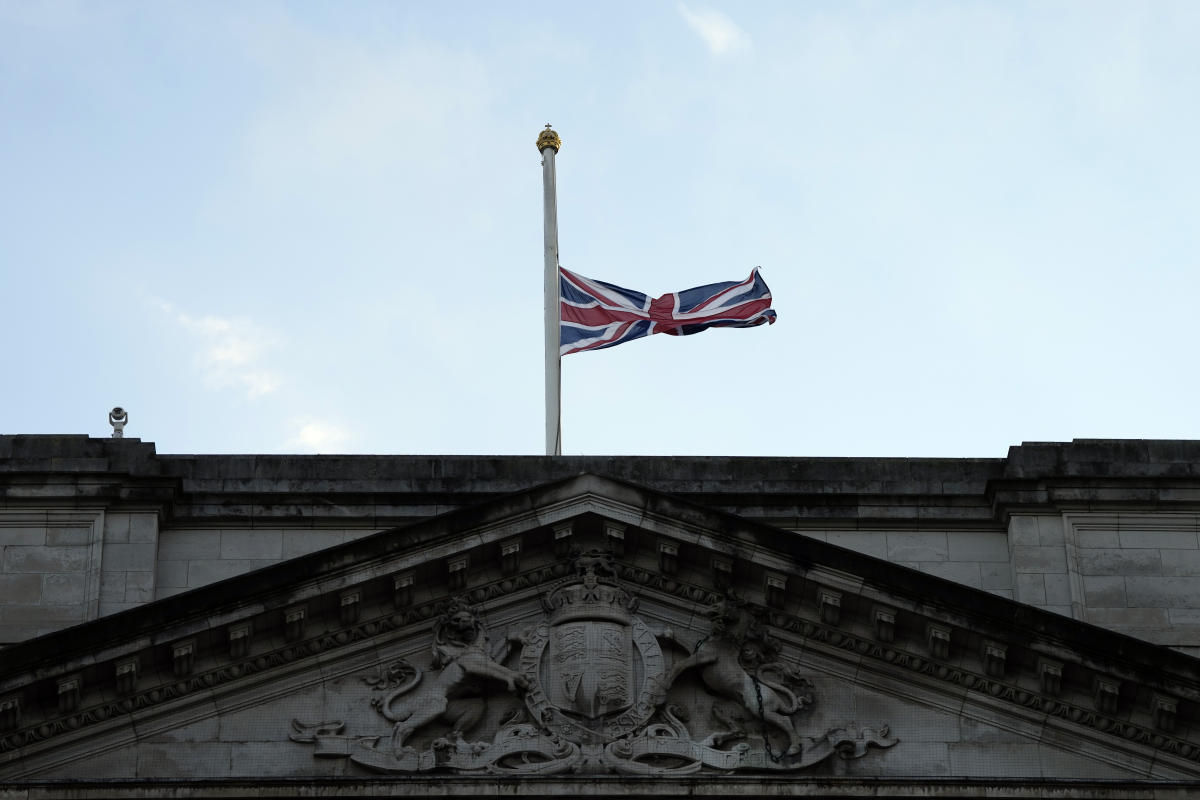 Le monde pleure la reine Elizabeth II de Grande-Bretagne