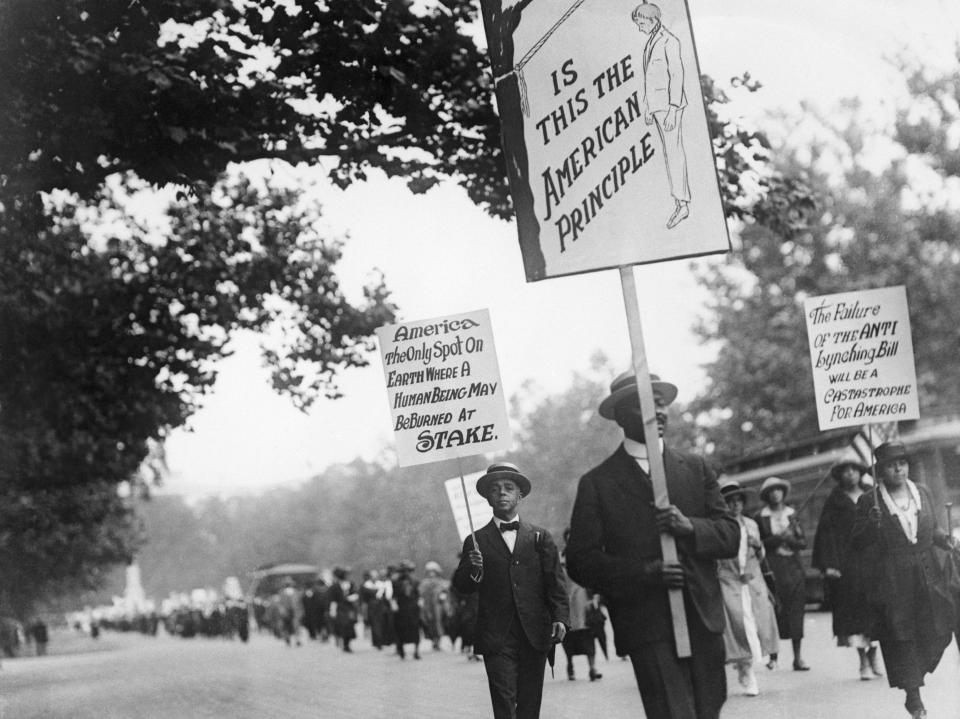 More than 3,000 protesters march in Washington, D.C., calling for an end to lynching on June 24, 1922. (Getty Images)