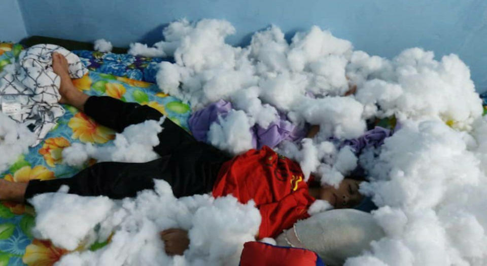 This child decided to make his dream of ‘laying in the snow’ come true. — Picture via Facebook/Anak Sepahkan Apa Hari Ini?