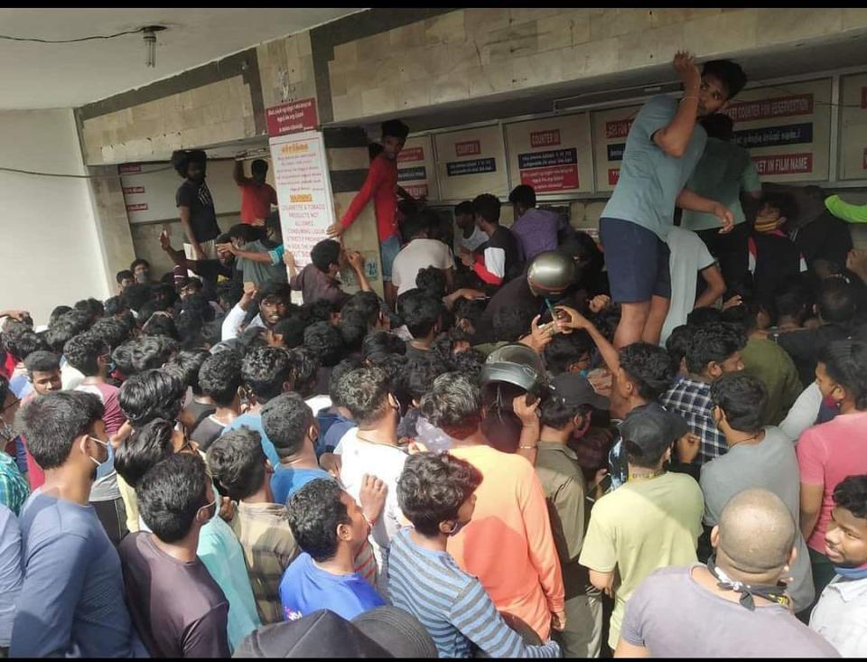 <p>Crowd waiting to buy 'Master' tickets</p>