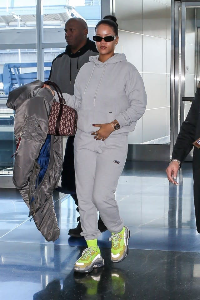 Rihanna Rocks Makeup-Free Comfy Look at Airport -- See the Look!