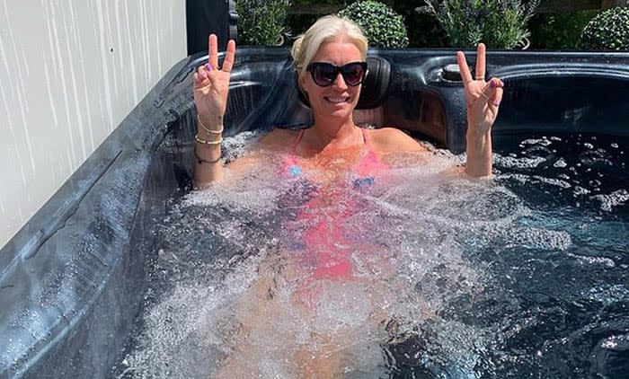 denise-van-outen-home-hot-tub