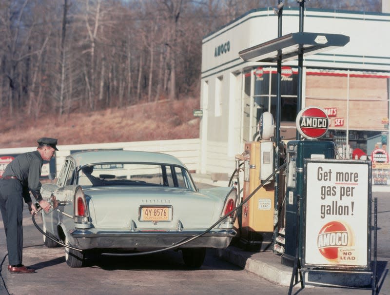 A petrol pump attendant filling up a Chrysler car at an Amoco station, 1958. - Photo: FPG/ Hulton Archive (Getty Images)