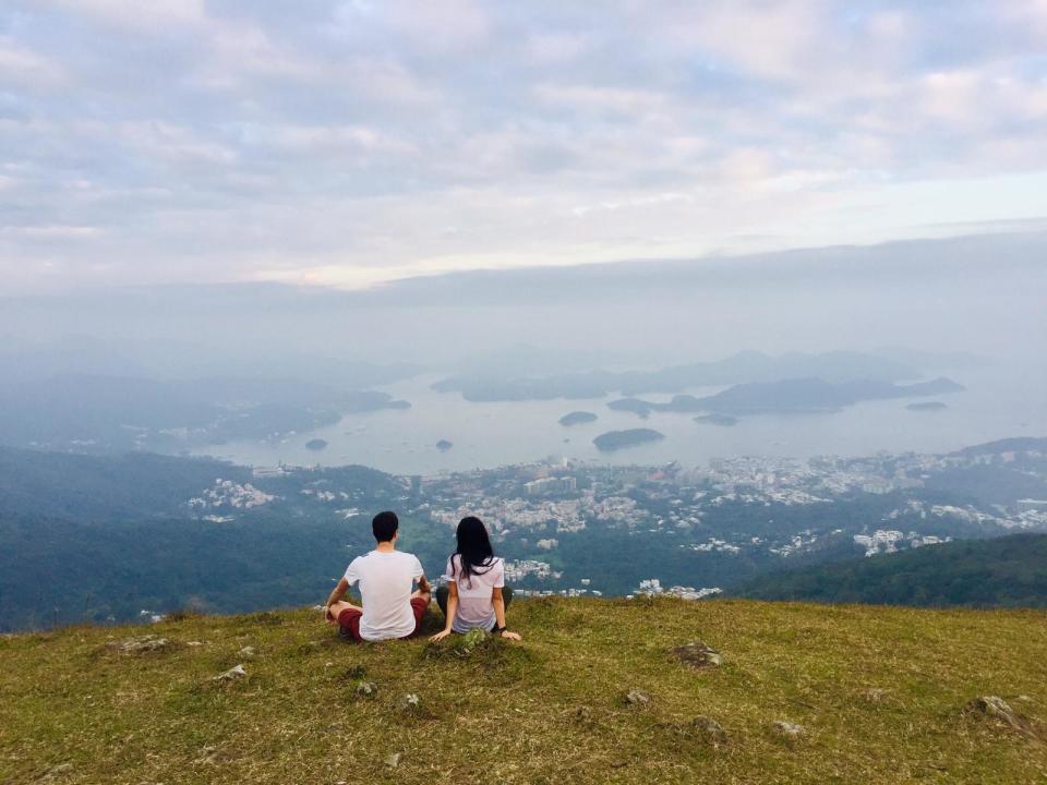 第二次行山，賴恩慈帶了 Jacques 到了大金鐘，在山上眺望西貢美景，男方當時已經心動。