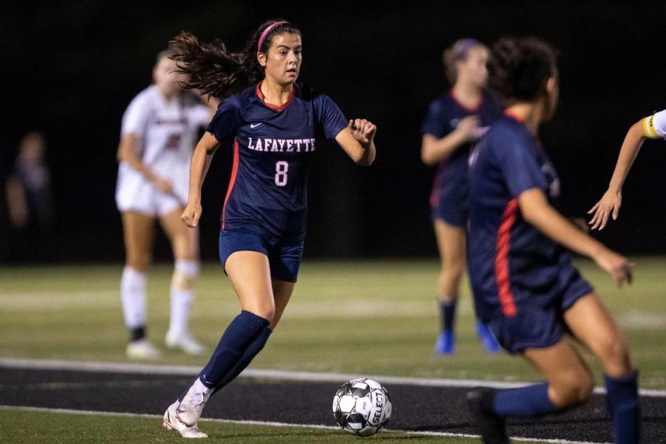 Brooke Dawahare (8) was named Lexington girls’ soccer player of the year and co-11th Region player of the year by local coaches as a sophomore last season. Silas Walker/swalker@herald-leader.com