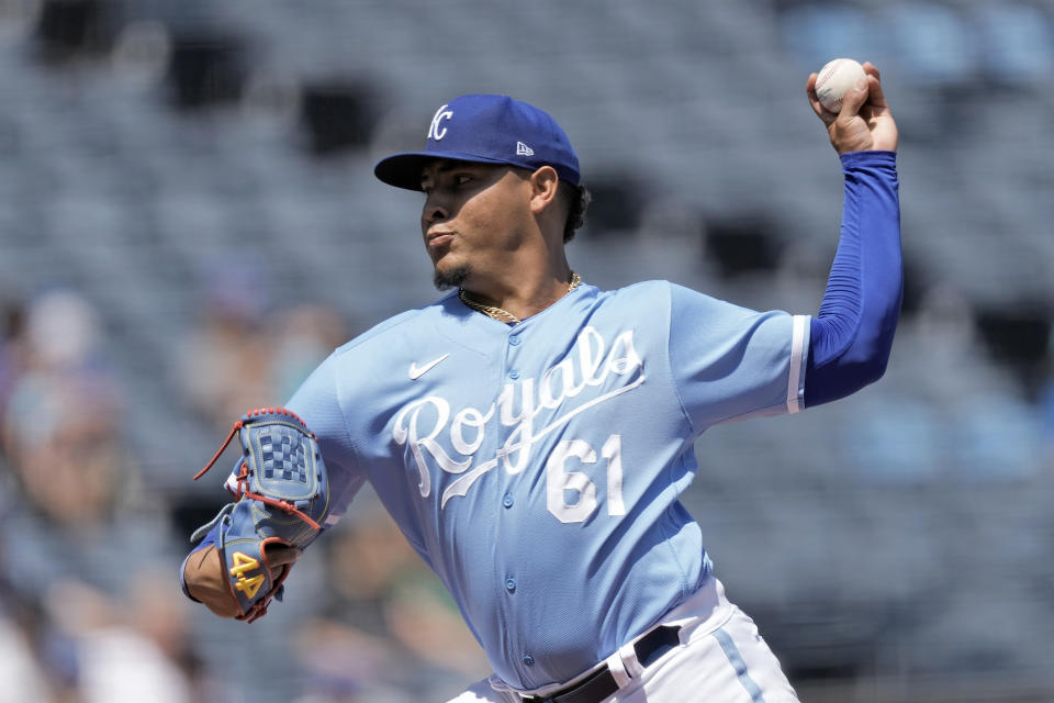Kansas City Royals starting pitcher Angel Zerpa throws during the first inning of a baseball game against the Seattle Mariners Thursday, Aug. 17, 2023, in Kansas City, Mo. (AP Photo/Charlie Riedel)