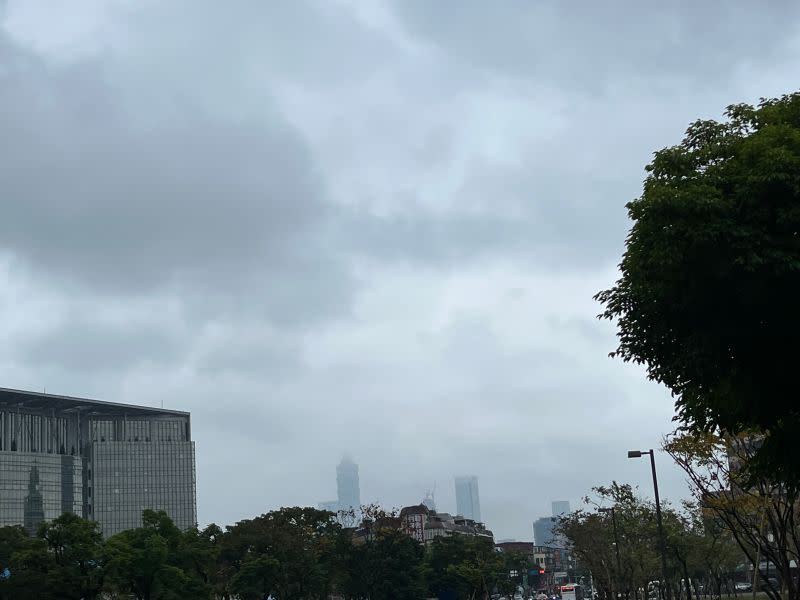 ▲今天東北季風增強，受到華南雲雨區逐漸東移影響，北部及東北部地區有局部短暫陣雨或雷雨，中部、東部、東南部地區及南部山區將轉為有局部短暫陣雨或雷雨。（圖／記者張志浩攝）