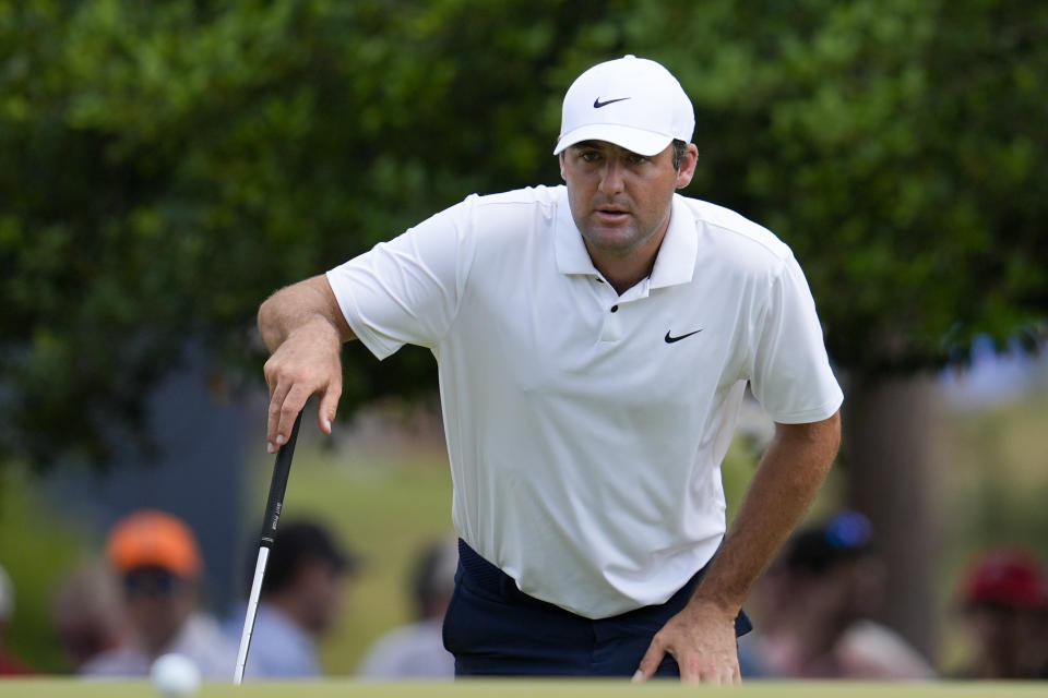 Scottie Scheffler lines up a putt on the eighth hole during a practice round for the U.S. Open golf tournament Wednesday, June 12, 2024, in Pinehurst, N.C. (AP Photo/Mike Stewart)