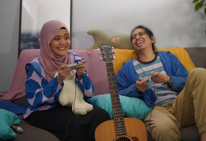 Najwa and Akwa released the single 'Tak Kisah Pun' in 2020