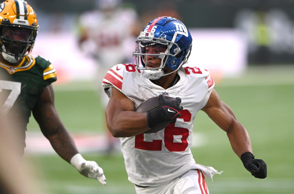 LONDON, ENGLAND - OCTOBER 09: Saquon Barkley #26 of the New York Giants rushes for a big gain during the NFL match between New York Giants and Green Bay Packers at Tottenham Hotspur Stadium on October 09, 2022 in London, England. (Photo by Stu Forster/Getty Images)