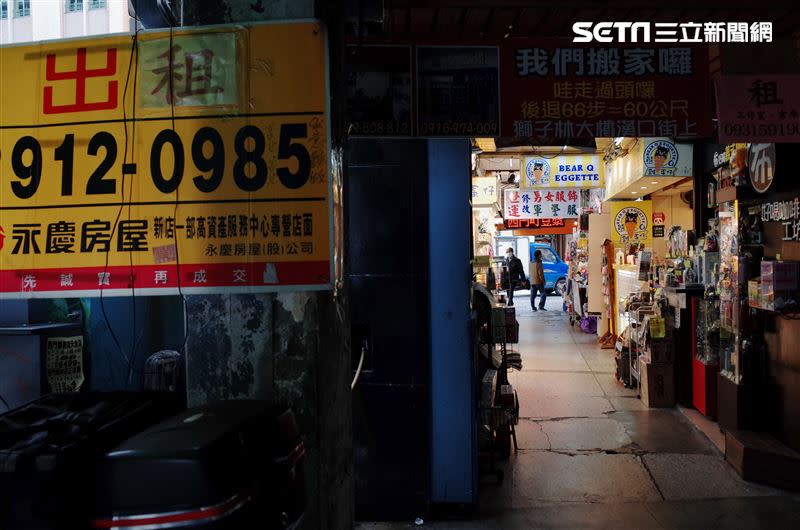 有房東因看衰西門前景，不惜降價出售「美國街」內店面。（圖／記者陳弋攝影）