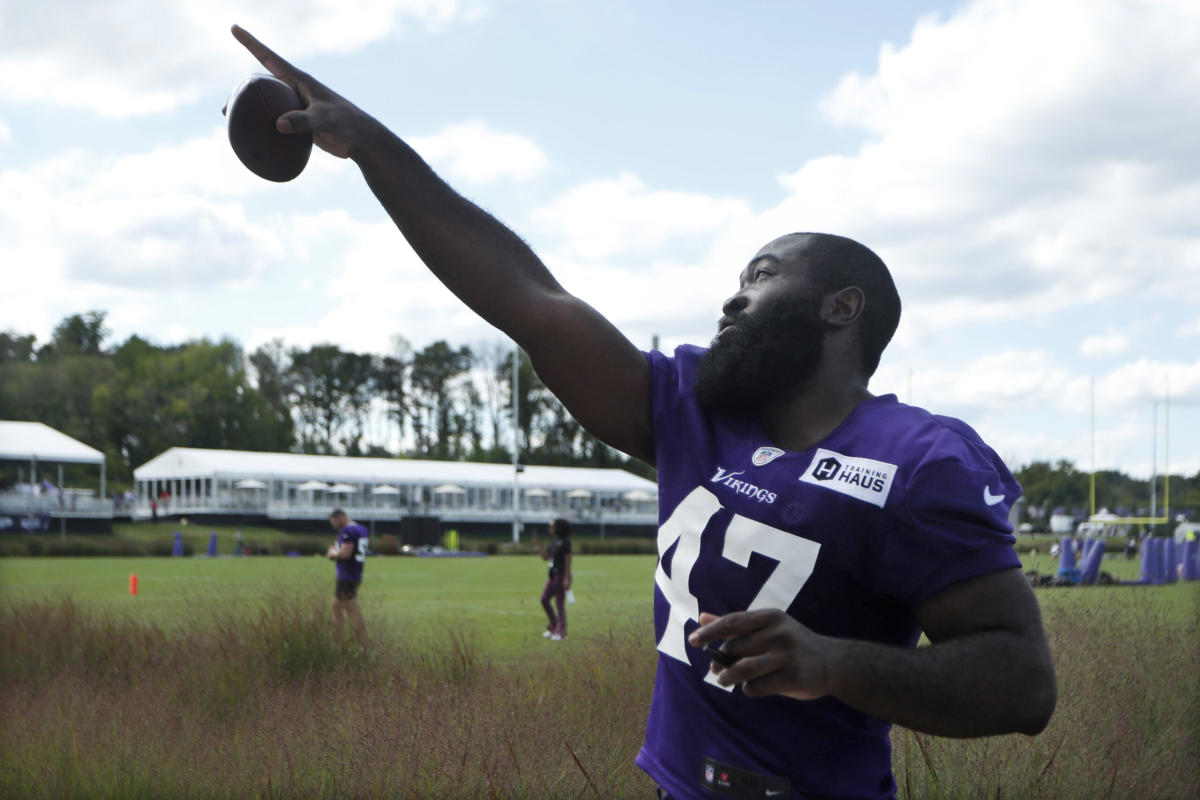 Vikings elevate rookie LB William Kwenkeu from practice squad to