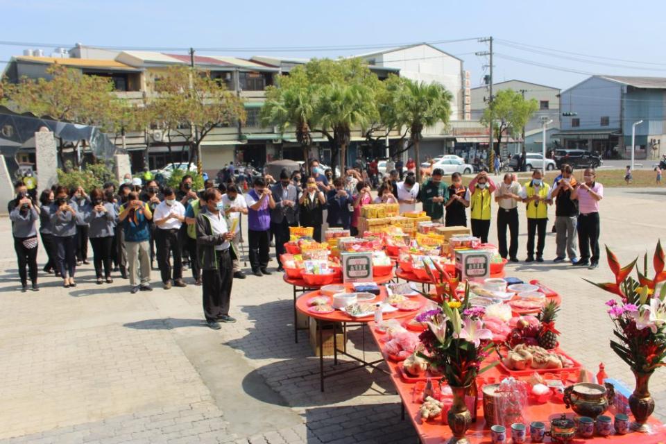 歸仁文化中心整建完成，三十日由副市長趙卿惠帶領眾人進行謝土酬神儀式。（記者黃文記攝）