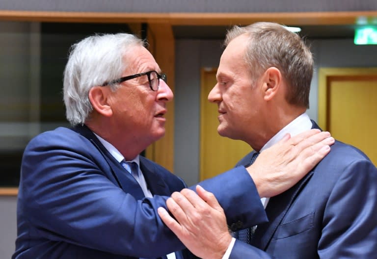 European Commission President Jean-Claude Juncker (l) and European Council President Donald Tusk putting their heads together ahead of this week's summit