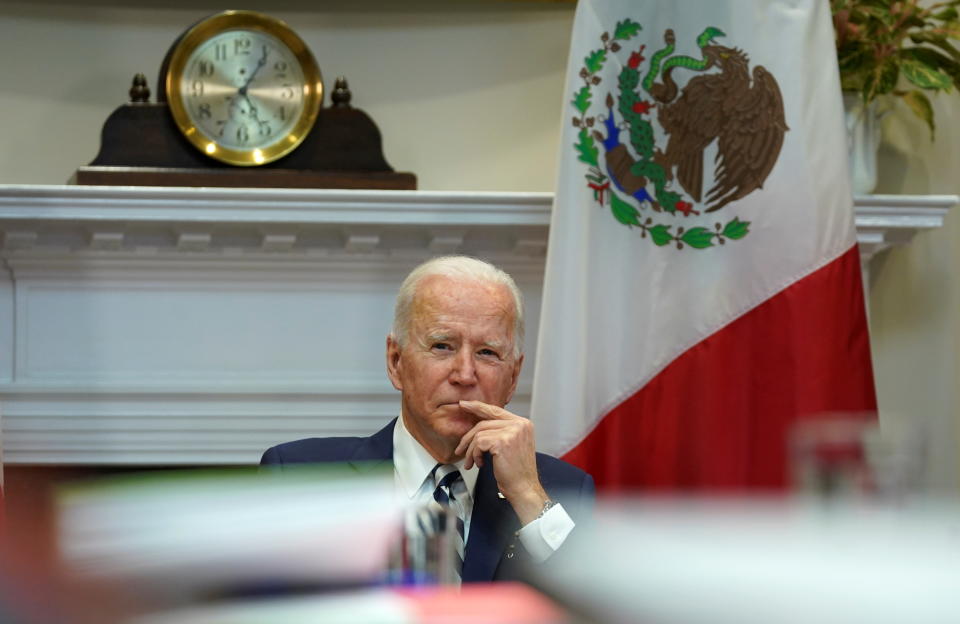 El presidente de Estados Unidos, Joe Biden, durante una reunión virtual con su homólogo mexicano, Andrés Manuel López Obrador. REUTERS/Kevin Lamarque