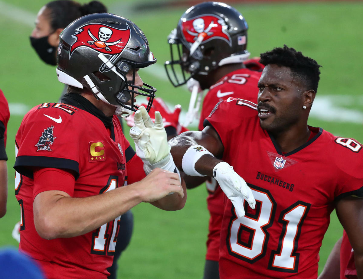 Antonio Brown Plays More Than Expected in Debut With Tampa Bay