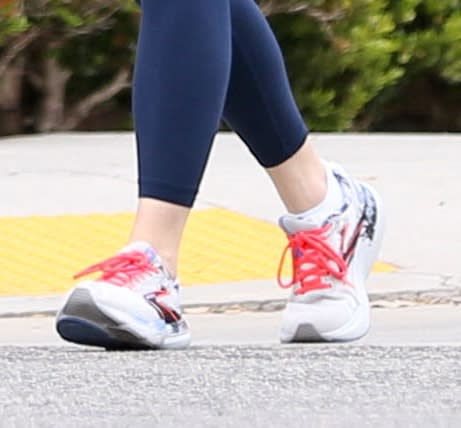 Jennifer Garner, Brooks, Glycerin 21, leggings, walk, Los Angeles