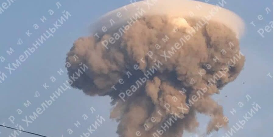 A column of smoke after landing in Khmelnytskyi Oblast