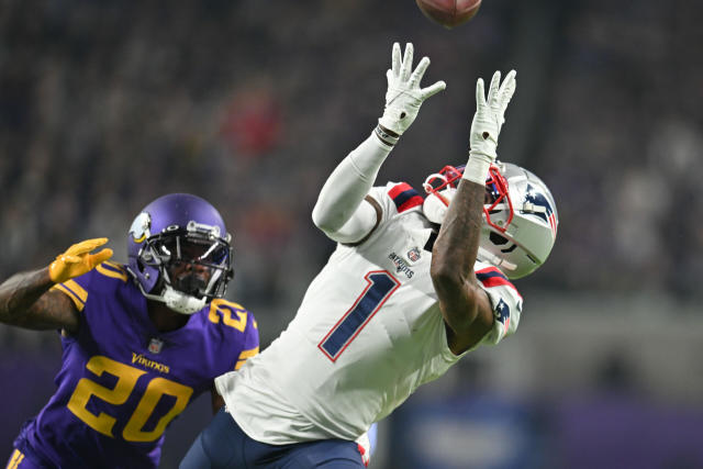 Patriots WR DeVante Parker wasn't as eager to speak on DeAndre Hopkins