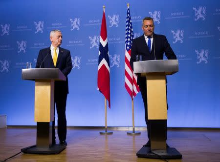 REFILE - CORRECTING BYLINE U.S. Secretary of Defence James Mattis and Norwegian Minister of Defense Frank Bakke-Jensen during a press conference at the Ministry of Defence in Olso, Norway, July 14, 2018. NTB Scanpix/Trond Reidar Teigen/via REUTERS