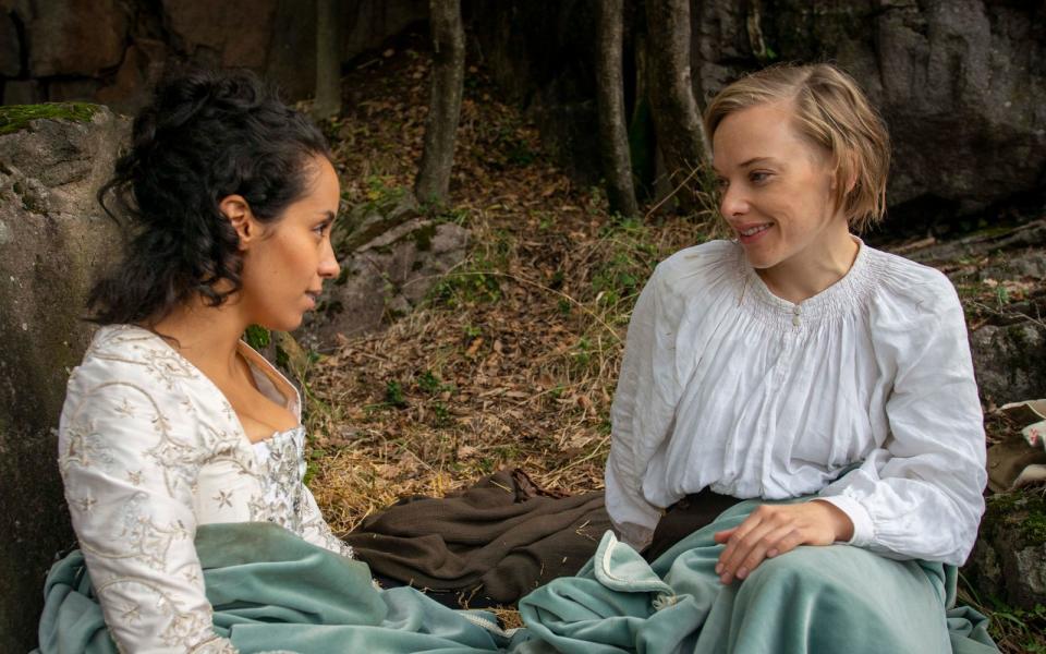 In "Die verkaufte Prinzessin" spielt Judith Neumann (rechts, mit Kristin Alia Hunold) eine Frau, die sich als Mann verkleidet, um im Bergwerk arbeiten zu können. (Bild: ARD/Martin Rattini)