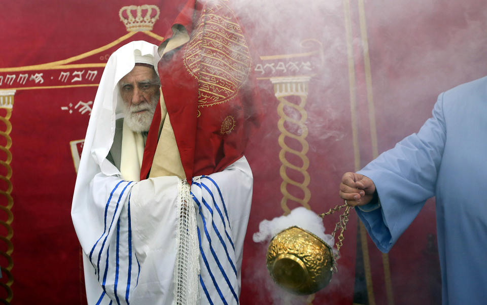 Samaritan community pray in Nablus