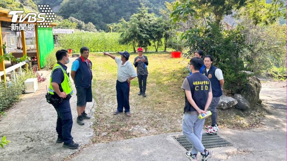 仁愛警方也協助了解撤離村民的部分。（圖／TVBS）