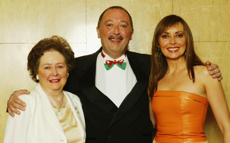 Carol Vorderman, right, with her mother Edwina and brother Anton in 2004