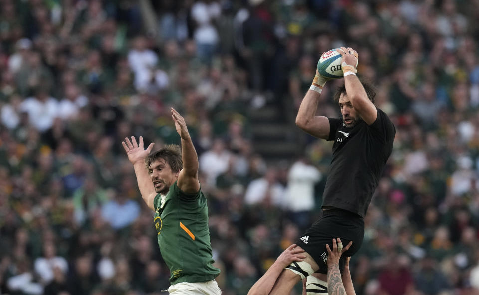 New Zealand's Sam Whitelock, right, wins the ball against South Africa's Eben Etzebeth during a line out for the Rugby Championship test between South Africa and New Zealand at Ellis Park Stadium in Johannesburg, South Africa, Saturday, Aug. 13, 2022. (AP Photo/Themba Hadebe)