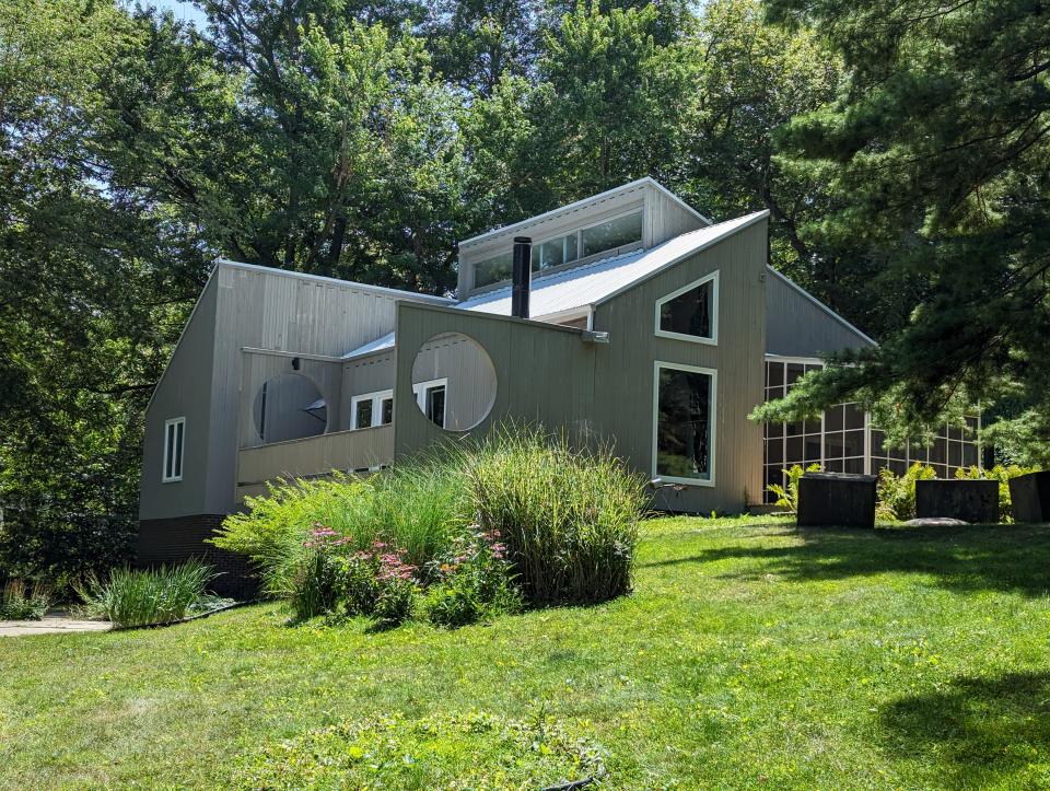 A prominent architect in Iowa City for several decades, Bill Nowysz designed his current residence some 50 years ago, nestling it into this wooded hillside. Note the porch’s open circular windows.