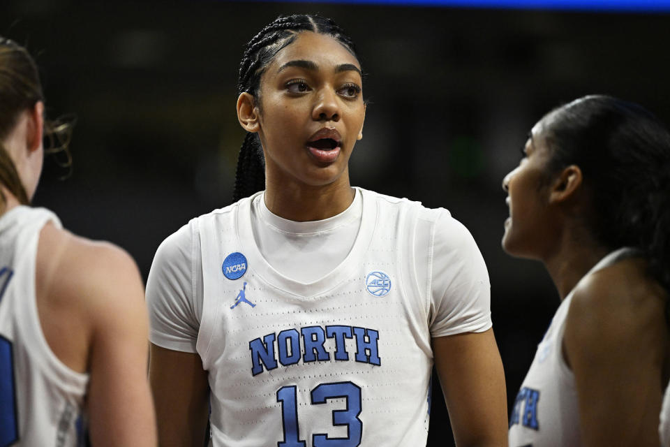 Teonni Key of the North Carolina Tar Heels talks with her teammates against the Michigan State Spartans in the fourth quarter during the first round of the NCAA Womenâ€™s Basketball Tournament at Colonial Life Arena on March 22, 2024 in Columbia, Sou (Eakin Howard / Getty Images)