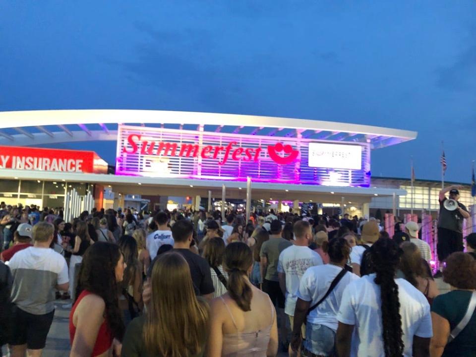 A look at the crowd outside of Summerfest's north gate shortly before 9 p.m. Saturday. Noah Kahan drew a massive audience at his 10 p.m. show at the UScellular Connection Stage that night.