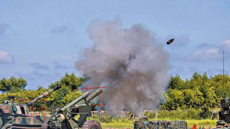 14門大炮開火 戰機掛彈升空  台灣軍方：無關台海情勢