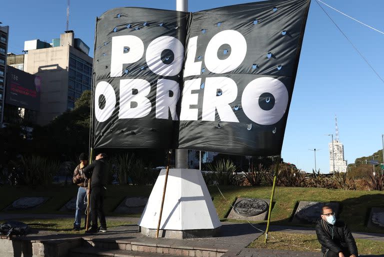 Integrantes del Polo Obrero se concentran en el Obelisco y marchan al Congreso