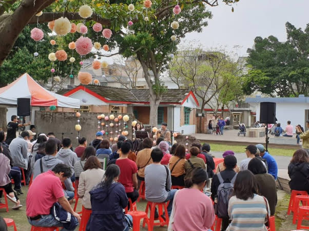 <span>過去星星滿天飛的馬祖新村，現整建為文創園區，經常舉辦藝文活動。（圖片來源：</span><a href="https://www.facebook.com/i3book/" rel="nofollow noopener" target="_blank" data-ylk="slk:四非書房;elm:context_link;itc:0;sec:content-canvas" class="link "><span>四非書房</span></a><span>）</span>