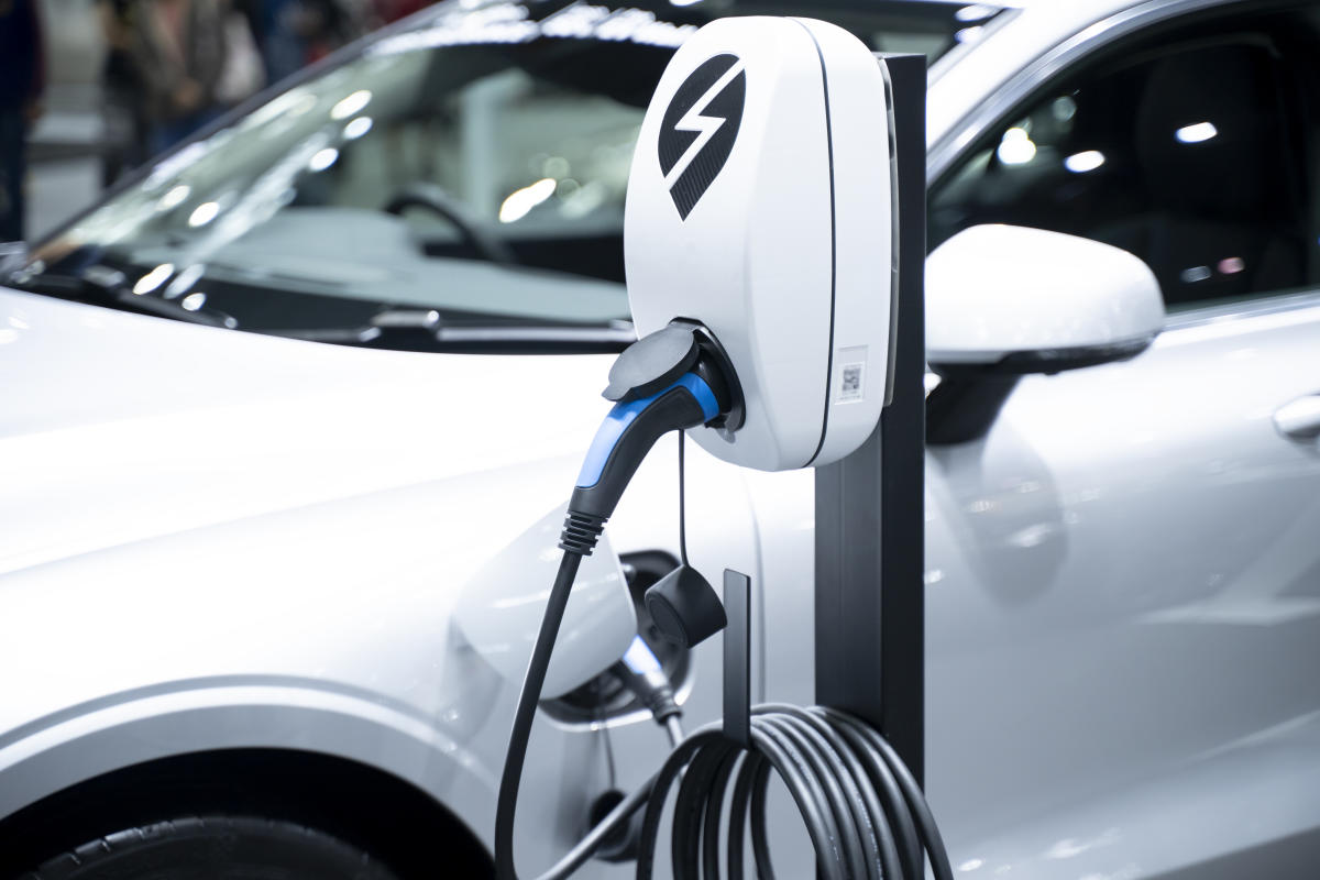 EV buyers may get an instant rebate for car purchases starting in 2024