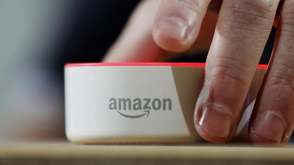 Amazon soll einem Marktforschungsinstitut zufolge rund 315,5 Milliarden Dollar wert sein. Das wäre ein Sprung von 52 Prozent binnen eines Jahres. Foto: Elaine Thompson/AP