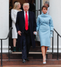 <p>Invité cette semaine sur Fox News, le désormais 45ème président américain ne s’est pas gêné pour dire au styliste sa façon de penser : "Melania n’a jamais demandé à Tom Ford de l’habiller, a précisé le nouveau président américain. Elle ne l’aime pas et n’apprécie pas ses dessins…" Avant d’ajouter : "Moi non plus, je n’ai jamais été très fan de Tom Ford." Et voilà le créateur rhabillé pour l’hiver. Crédit photo : capture d’écran </p>