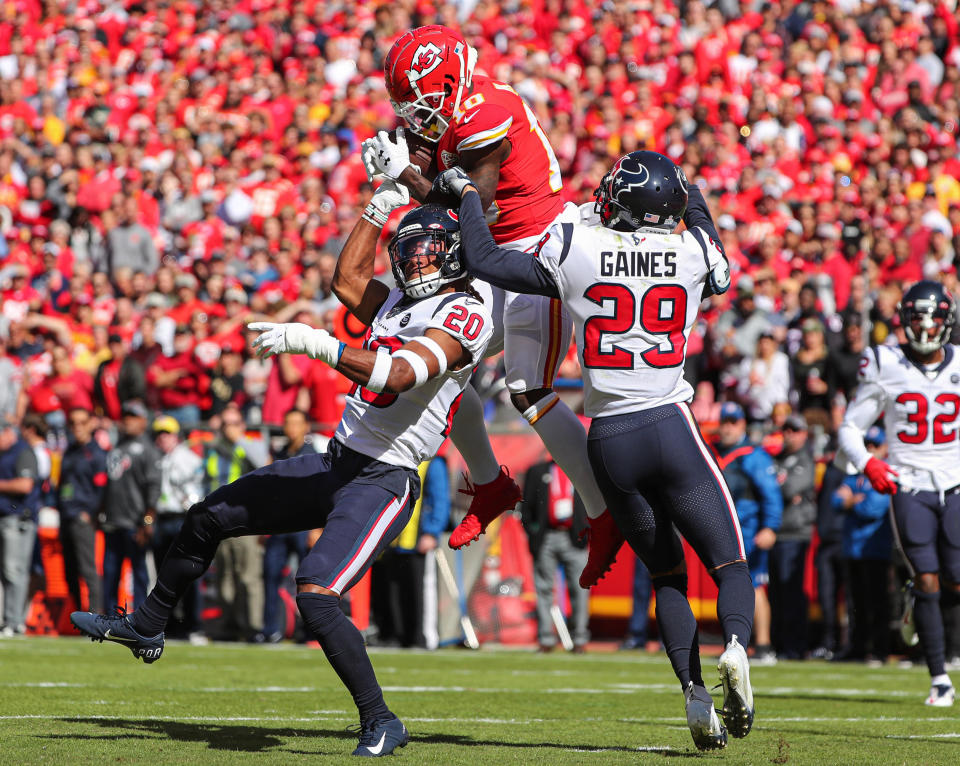 texans-re-sign-phillip-gaines