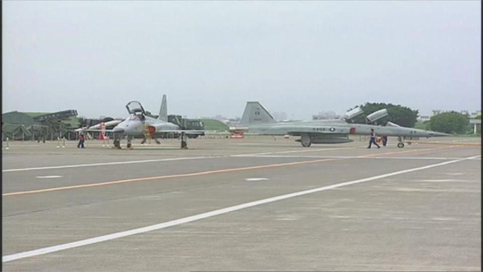 胡錫進發文酸F-5E失事蘇揆批共機擾台造成空軍負荷