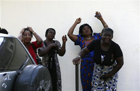 Bystanders react as victims of a bomb blast arrive at the Asokoro General Hospital in Abuja April 14, 2014. REUTERS/Afolabi Sotunde