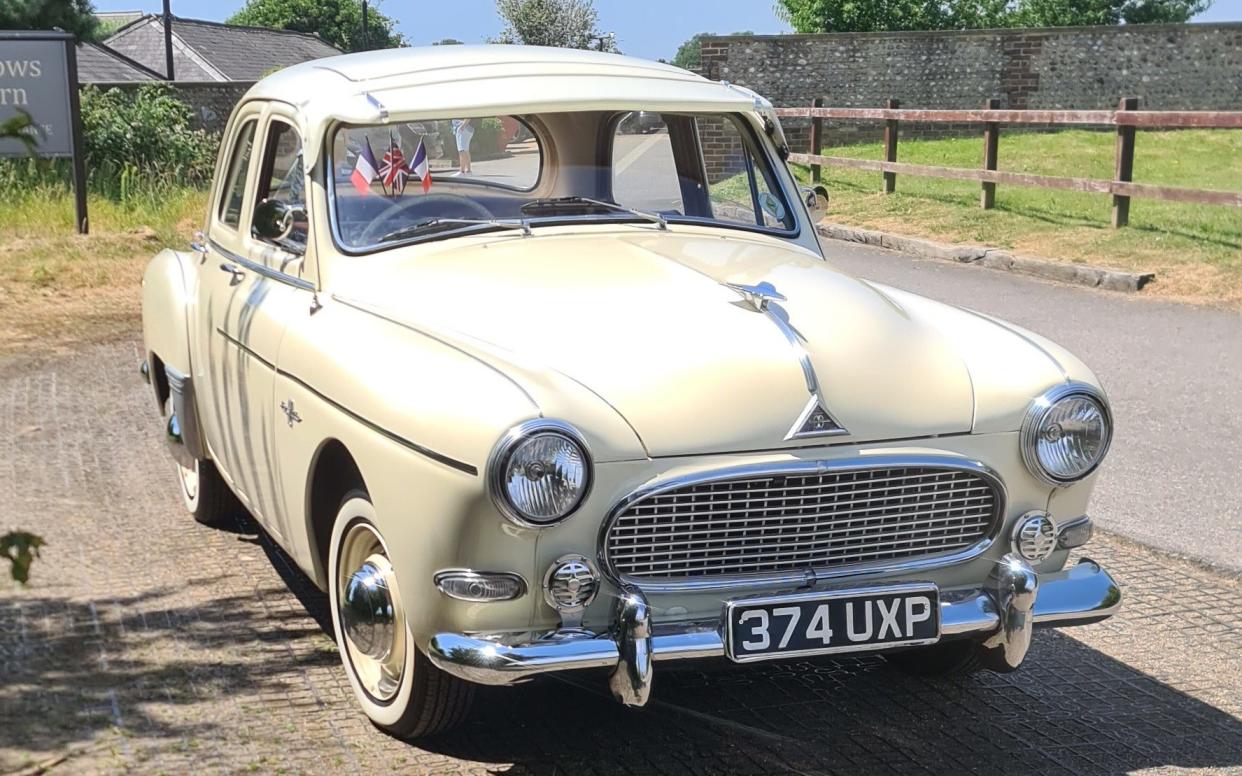 The Frégate debuted at the 1950 Paris motor show as Renault's first post-war large saloon