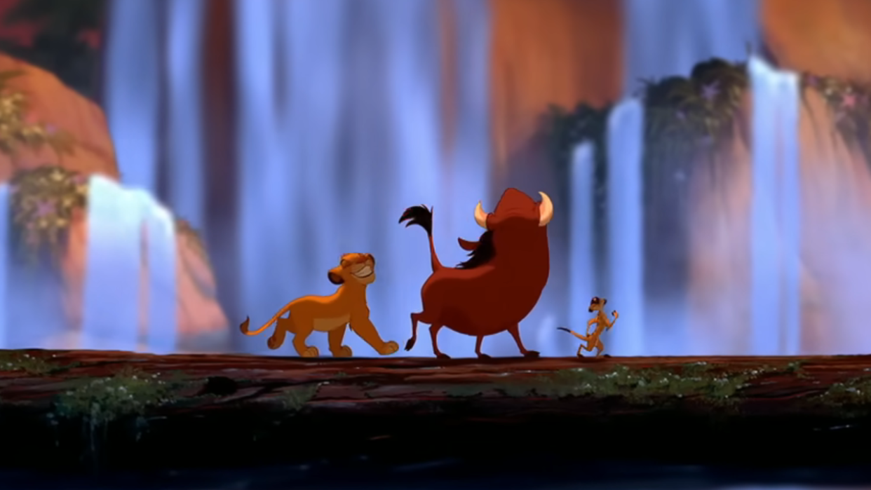  Simon, Pumbaa and Simba singing "Hakuna Matata". 