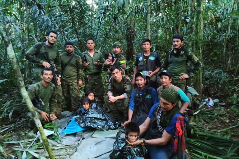 Después de 40 días encuentran con vida a los cuatro niños perdidos en la selva del Guaviare.