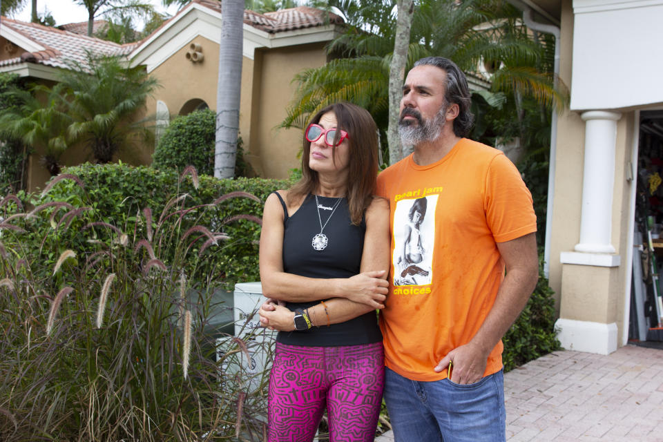 Manuel y Patricia Oliver, los padres de la víctima de Parkland Joaquin Oliver. (AP Photo/Cody Jackson)