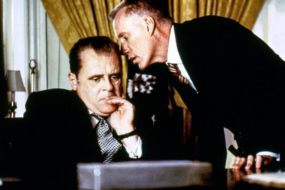 NIXON, Anthony Hopkins, James Woods, 1995