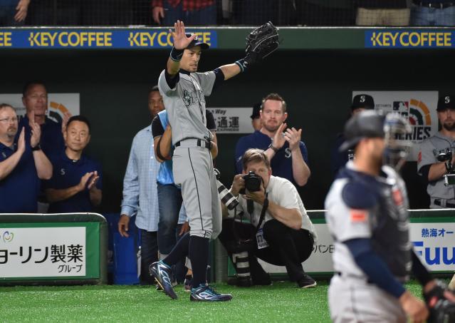 Ichiro Suzuki surprising Diasuke Matsuzaka at his retirement is