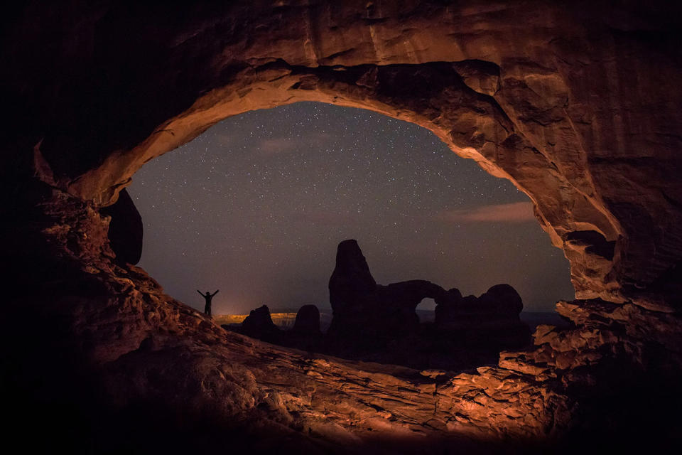 Amazing images of starlight under desert archways