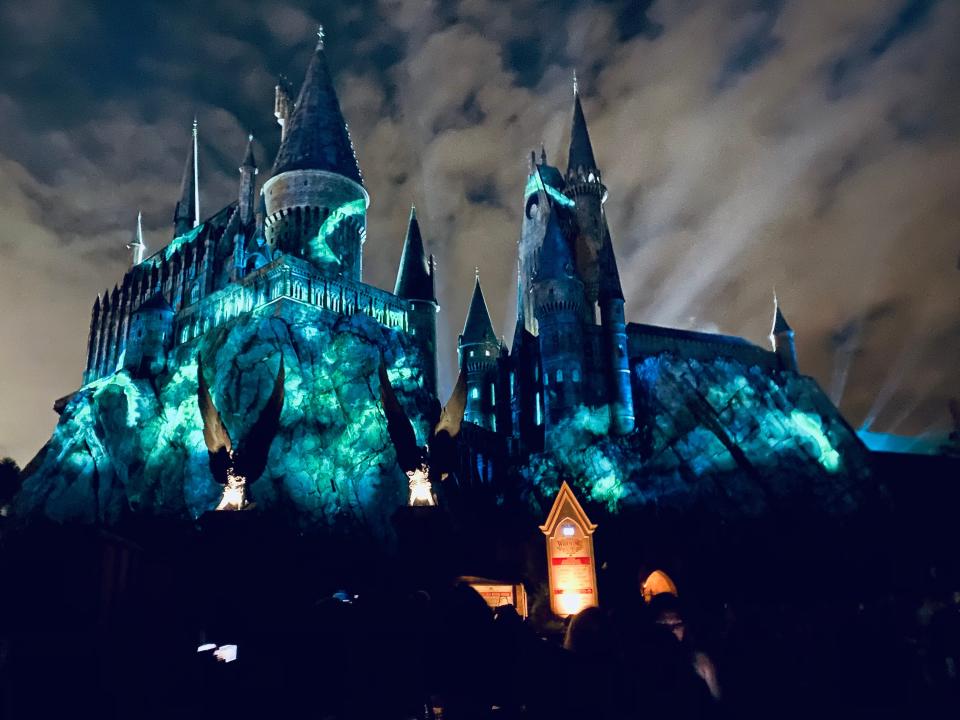 exterior spot of hogwarts castle at universal orlando lit up at night