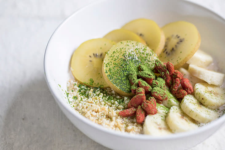 A final dusting of matcha powder and a drizzle of extra virgin olive oil complete this healthy breakfast bowl. – Pictures by CK Lim